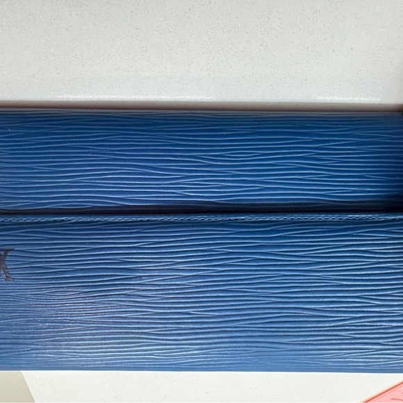 Louis Vuitton Epi Leather Blue Long Wallet - Preloved in Excellent Condition - Picture 4 of 15